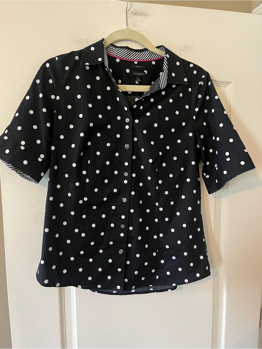 Talbots Black Polka Dot Button-Up cotton  Women’s Blouse Size 8 (non Iron)